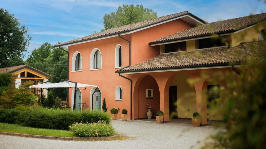 Valdobbiadene: Prosecco tasting with winery & vineyard tour - Duration, group size, and how the pace feels