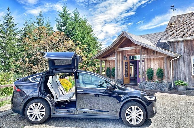 Victoria Boutique Winery Tour - Stop 3: Macaloney’s Island Distillery & Twa Dogs Brewery for whisky and beer flights