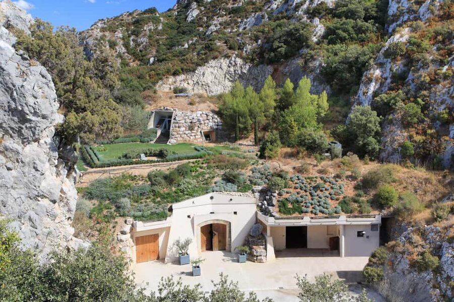 Vineyard of the Alpilles by bike - How to pack and what you’ll get: road-ready comfort