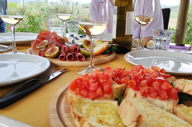 Vineyard visit with local appetisers and wine tasting - Your hosts and guides: where the personality comes through