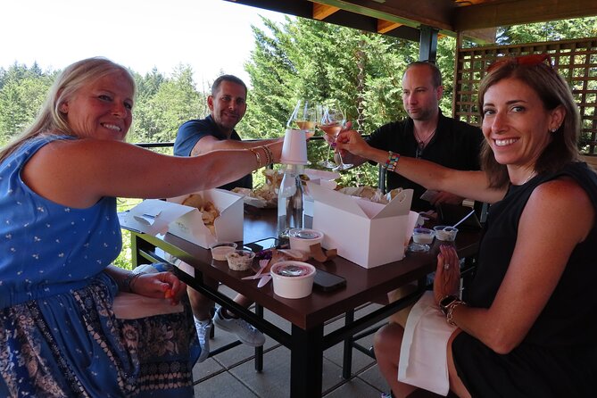 Willamette Valley Boutique Winery Tour with Lunch - Lunch at the winery: choose your box in advance