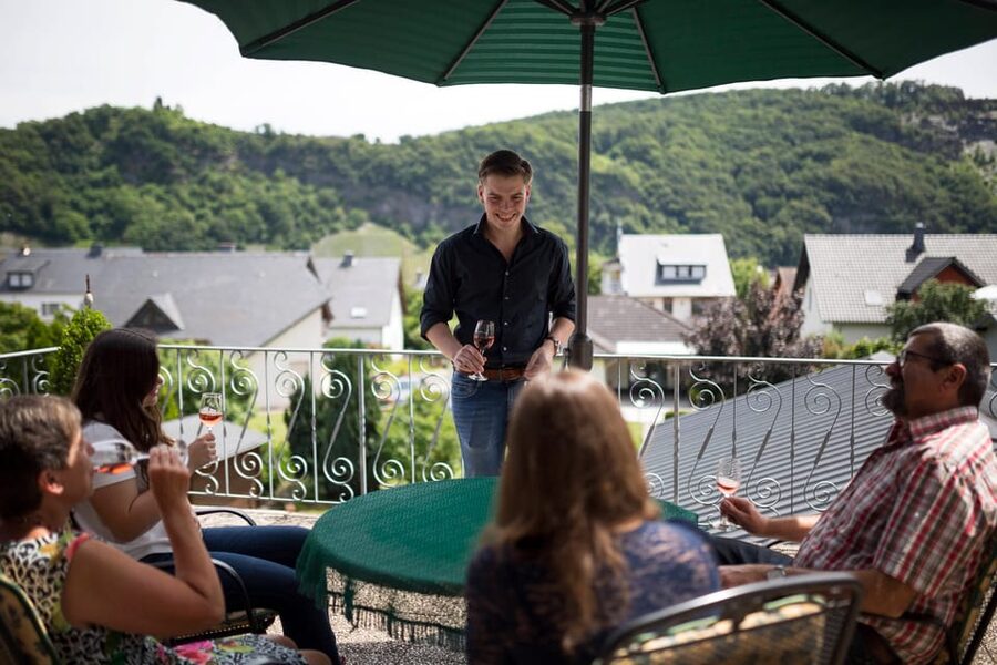 Winetasting with tour through the winery - Why $16 for a 2-hour winery experience can actually make sense
